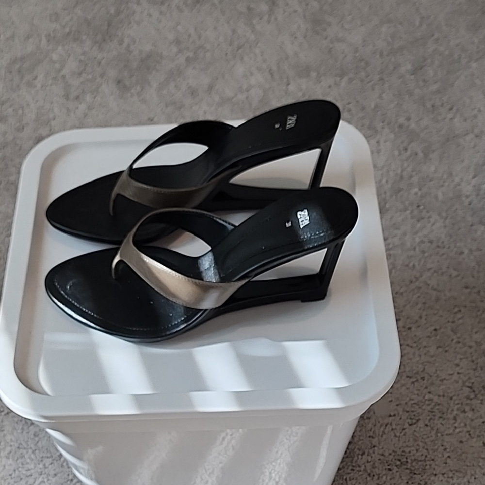 Zara Black and Olive Green Heeled Sandals